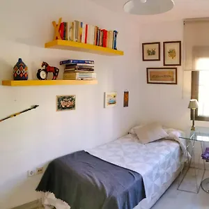 Habitación en casa particular Agradable Con Bano Individual, Sevilla